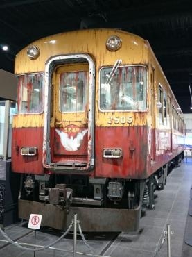 くずはモールの電車がゾンビ風｜「ポピー」　（京都府八幡市の花キューピット加盟店 花屋）のブログ