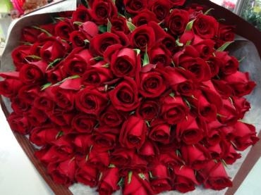 100本の赤バラ｜「ポピー」　（京都府八幡市の花キューピット加盟店 花屋）のブログ