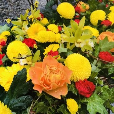 今週の飛行神社の花手水（黄色系）｜「ポピー」　（京都府八幡市の花キューピット加盟店 花屋）のブログ