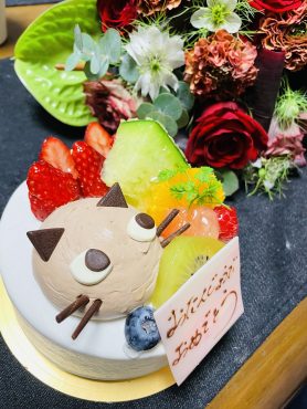 ネコのお誕生日ケーキとお花|「ポピー」　（京都府八幡市の花屋）のブログ