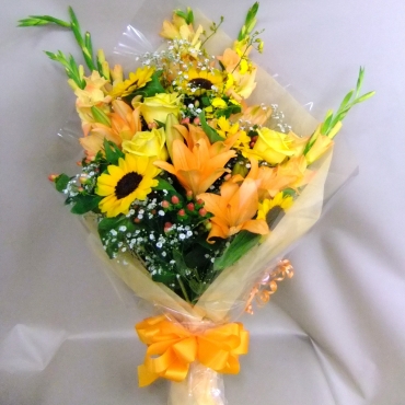 花キューピット加盟店 店舗名：ポピー
フラワーギフト商品番号：900259
商品名：黄色オレンジ系花束