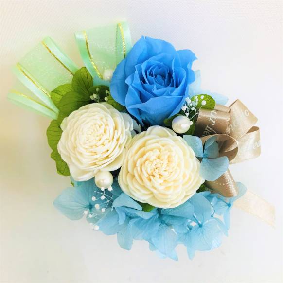 青いバラのプリザーブドフラワー白陶器　クリアケース付き