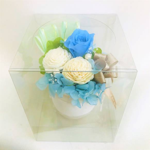 青いバラのプリザーブドフラワー白陶器　クリアケース付き