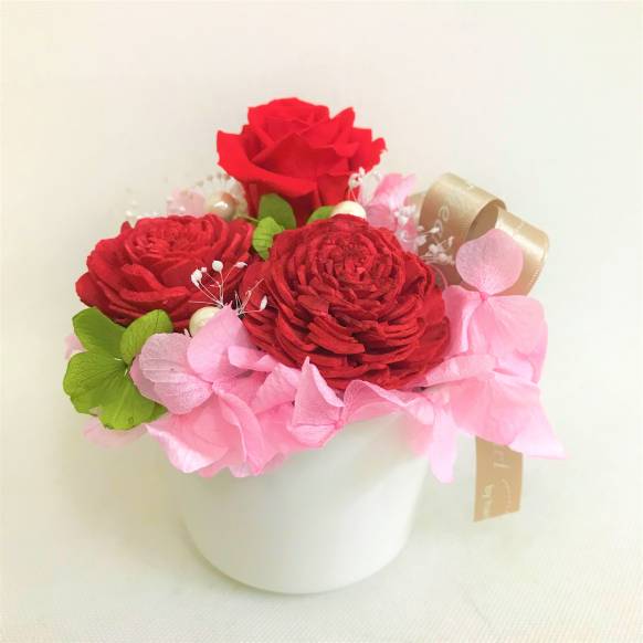 赤バラのプリザーブドフラワー白陶器　クリアケース付き