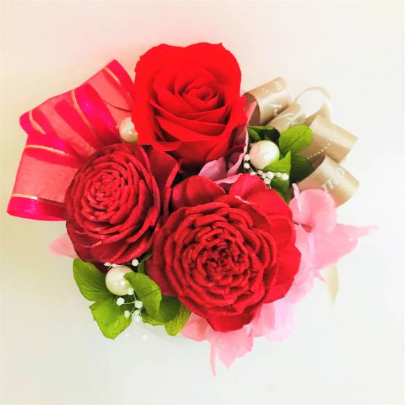 赤バラのプリザーブドフラワー白陶器　クリアケース付き