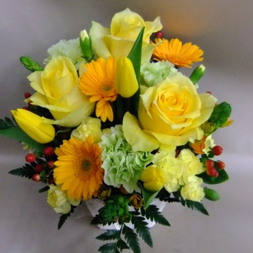 元気な黄色オレンジ系アレンジメント