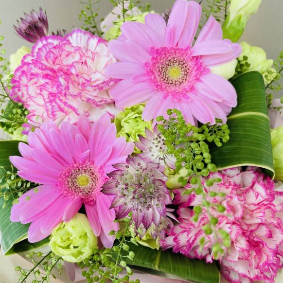 ピンク系可愛いラッピングアレンジメント