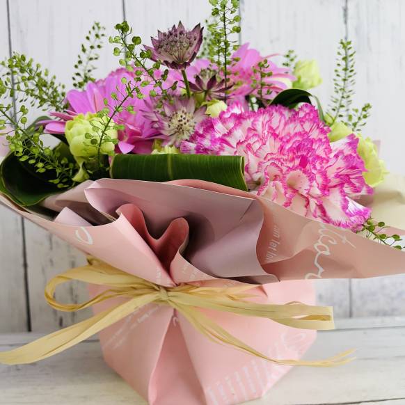 ピンク系可愛いラッピングアレンジメント